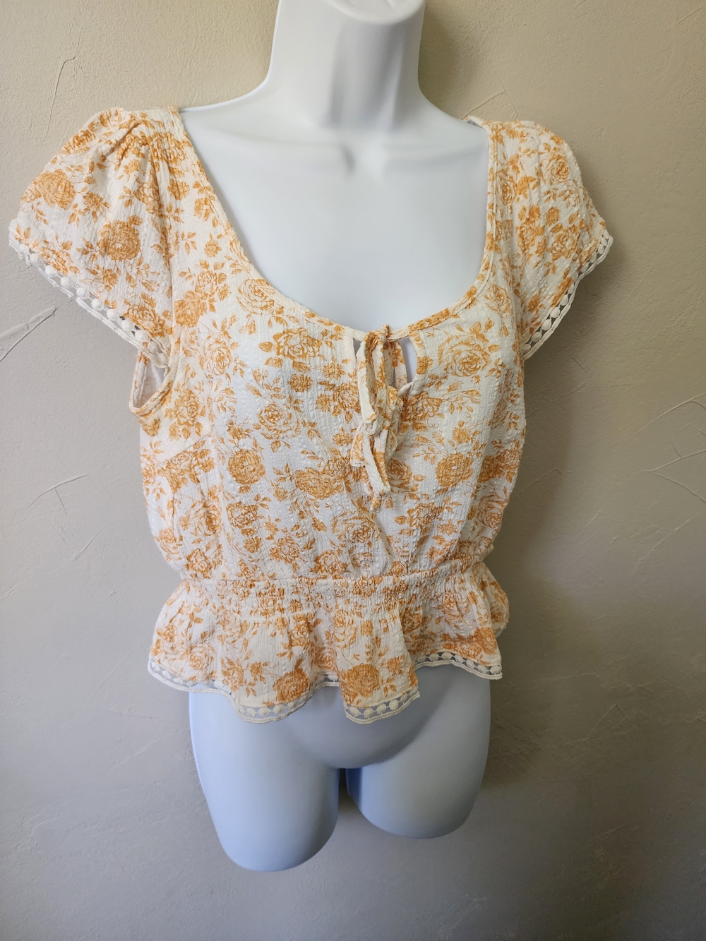 MINKPINK Floral Tie-Front Peplum Top Size Medium